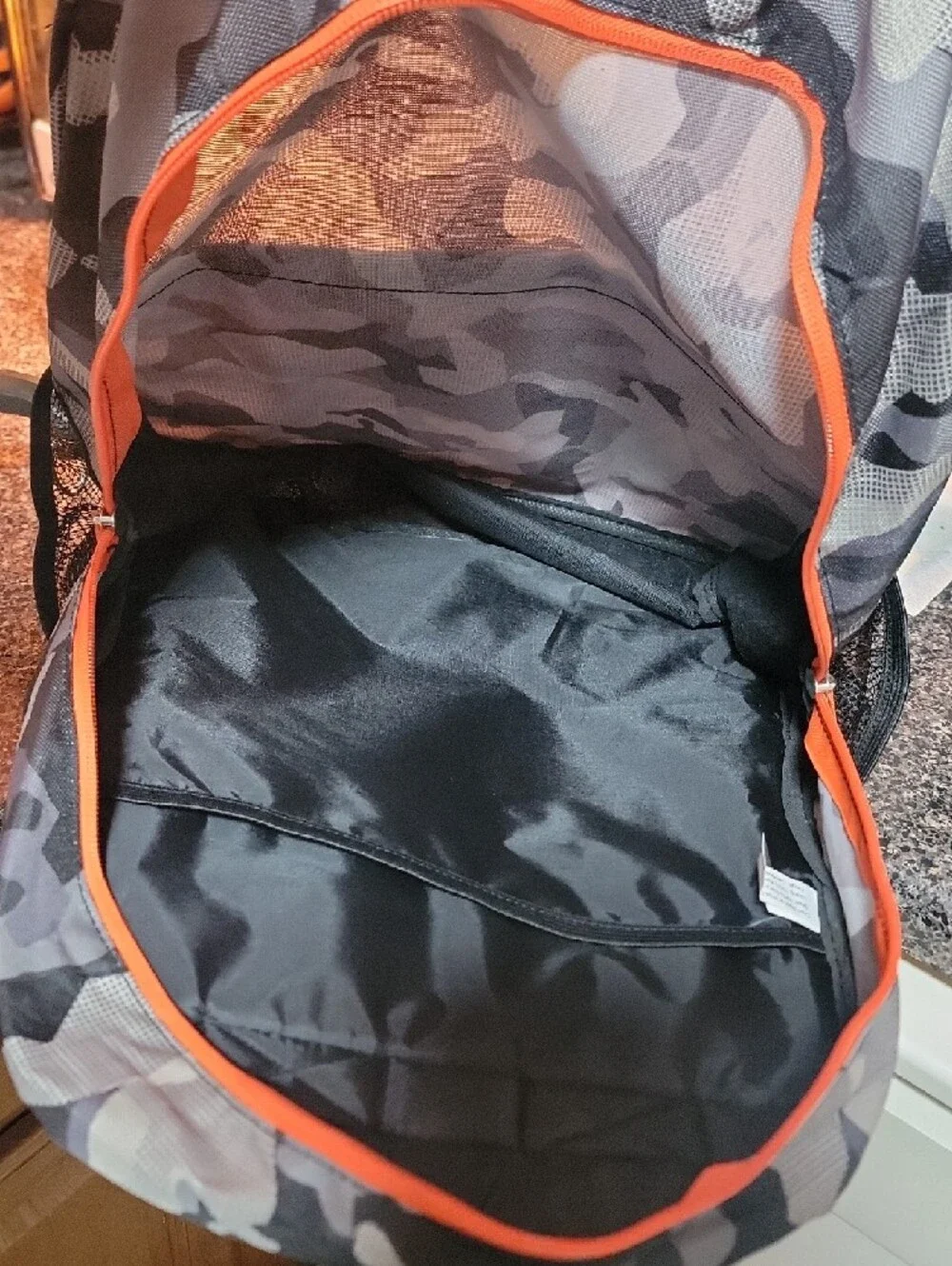 👩🏽‍🏫📖👨🏻‍🏫Gray & Black Camo Backpack with School Supply Set! ✏️📝🍎🎒